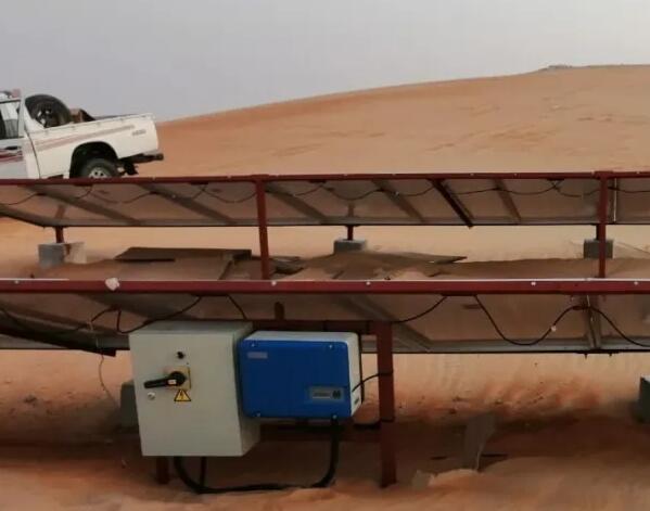 Los Emiratos Árabes Unidos instalaron con éxito un sistema híbrido en el desierto que puede respaldar el bombeo y el suministro de energía.