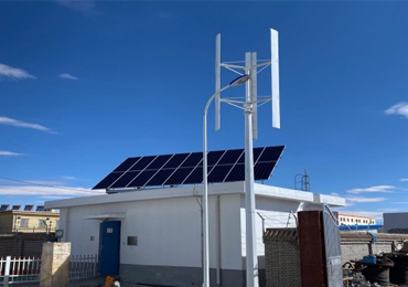 Proyecto híbrido eólico-solar de 15 kVA en Qinghai