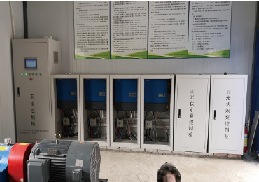 Sistema de bombeo solar de 6 unidades de 45 kW en Jin Shajiang